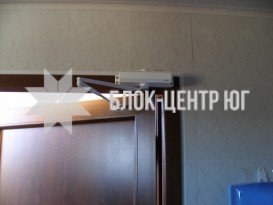 Доводчик двери